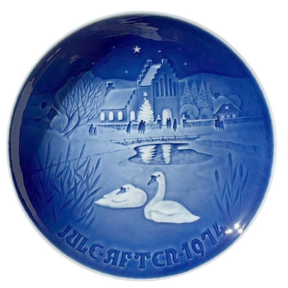 VTG 70s Plate Christmas in the Village Swans Copenhagen Porcelain Juleaften 1974